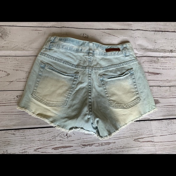 Size 26, Billabong high waisted indigo jean shorts - Picture 6 of 12